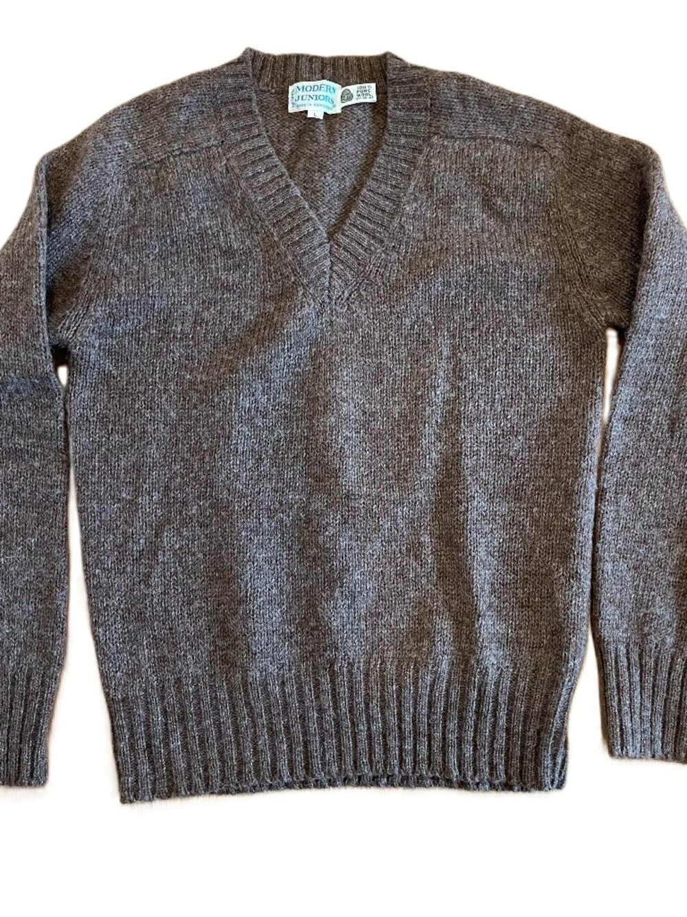 Vintage Modern Juniors 100% Pure Wool Sweater V-Neck Brown Women’s Size Large